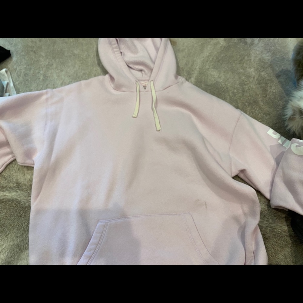 Has billabong written on side of right sleeve.